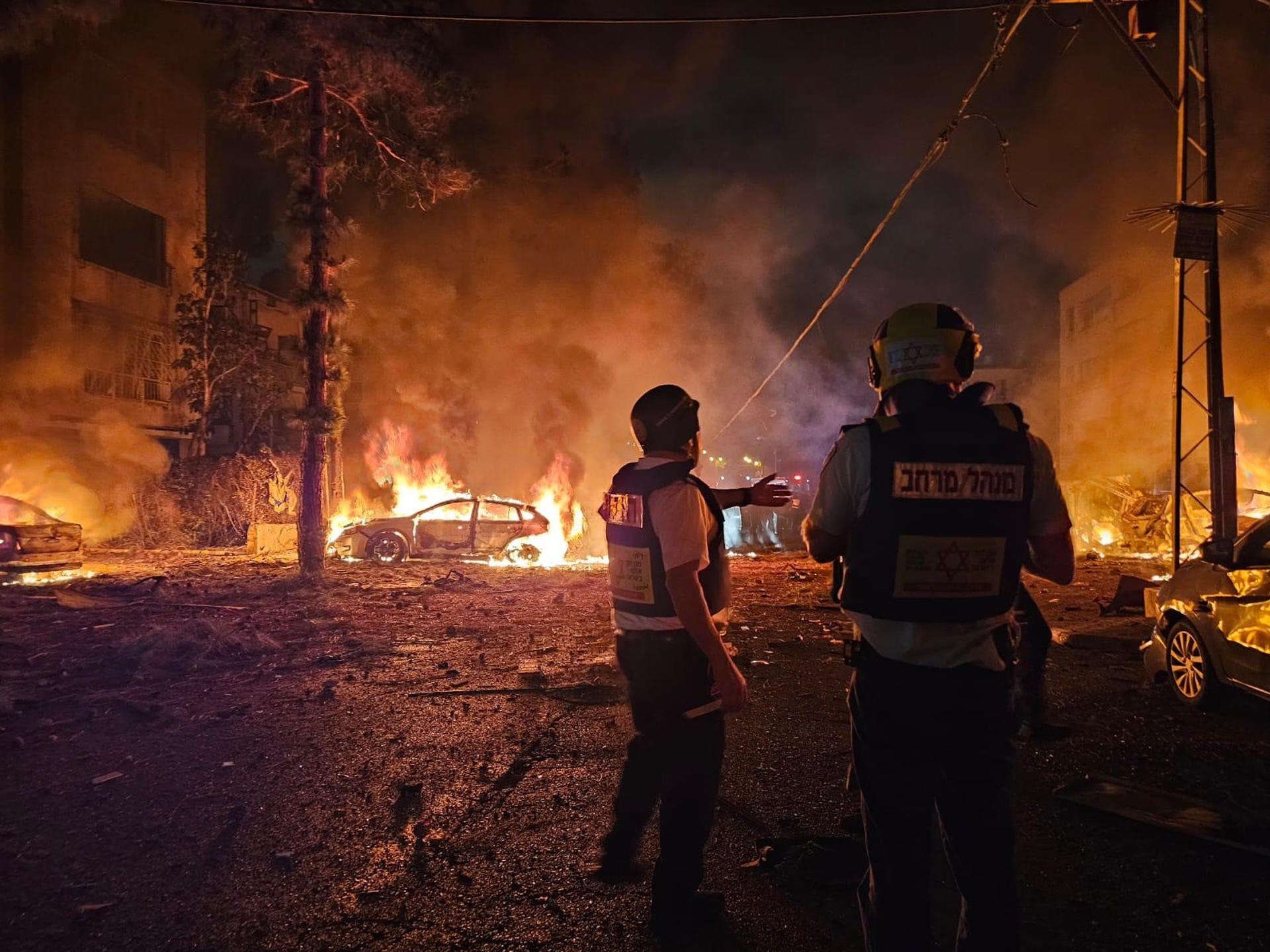 Los ataques entre Israel e Irán persisten a pesar de los llamados a detener el conflicto que amenaza a todo Oriente Medio.