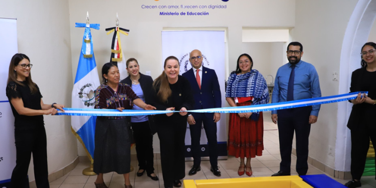 Mineduc oficializa creación de centro de atención para hijos de trabajadores