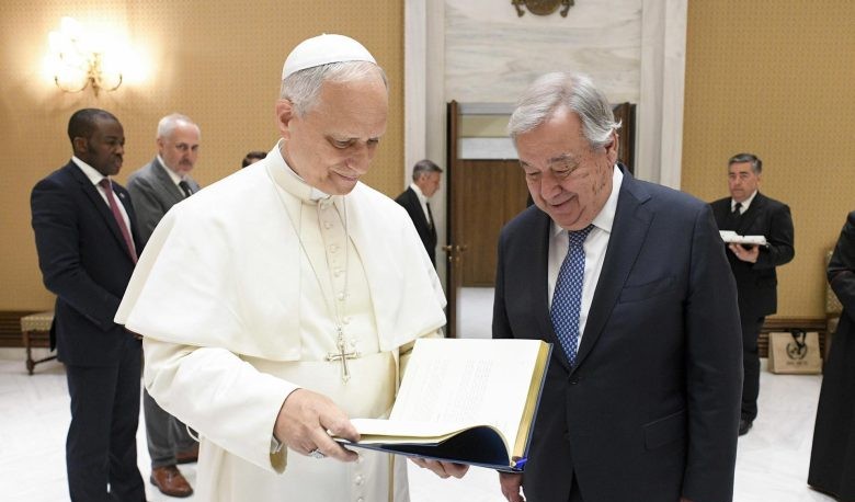 El papa León XIV junto al secretario general de la ONU António Guterres, durante su reunión en el Vaticano. /Foto: EFE
