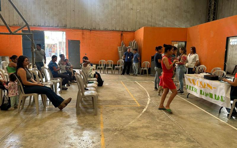 Capacitan a madres de familia en huertos familiares