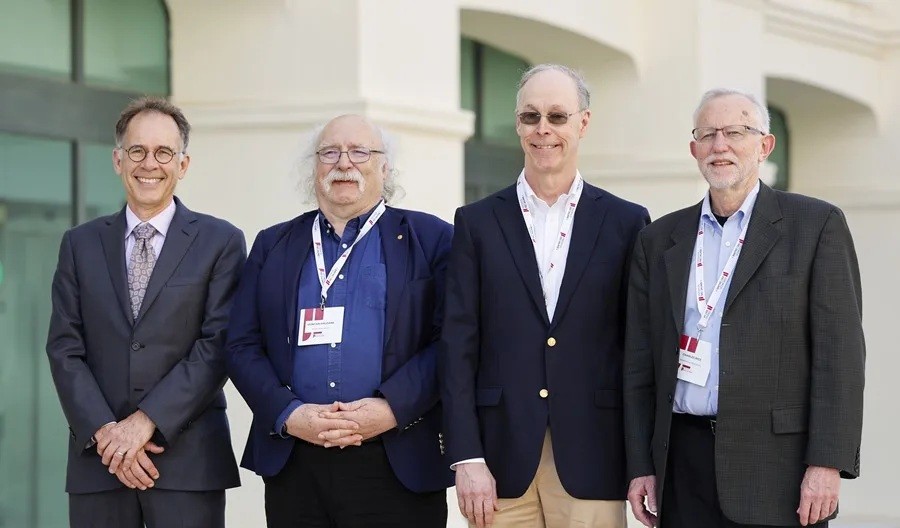 Los cuetro premios Nobel que advierte sobre los riesgos de las políticas de Trump para la investigación científica.