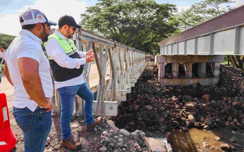 Durante la visita, el viceministro Guevara comprobó el avance de obras como el puente Camalote, cuya ejecución es del 90 por ciento.