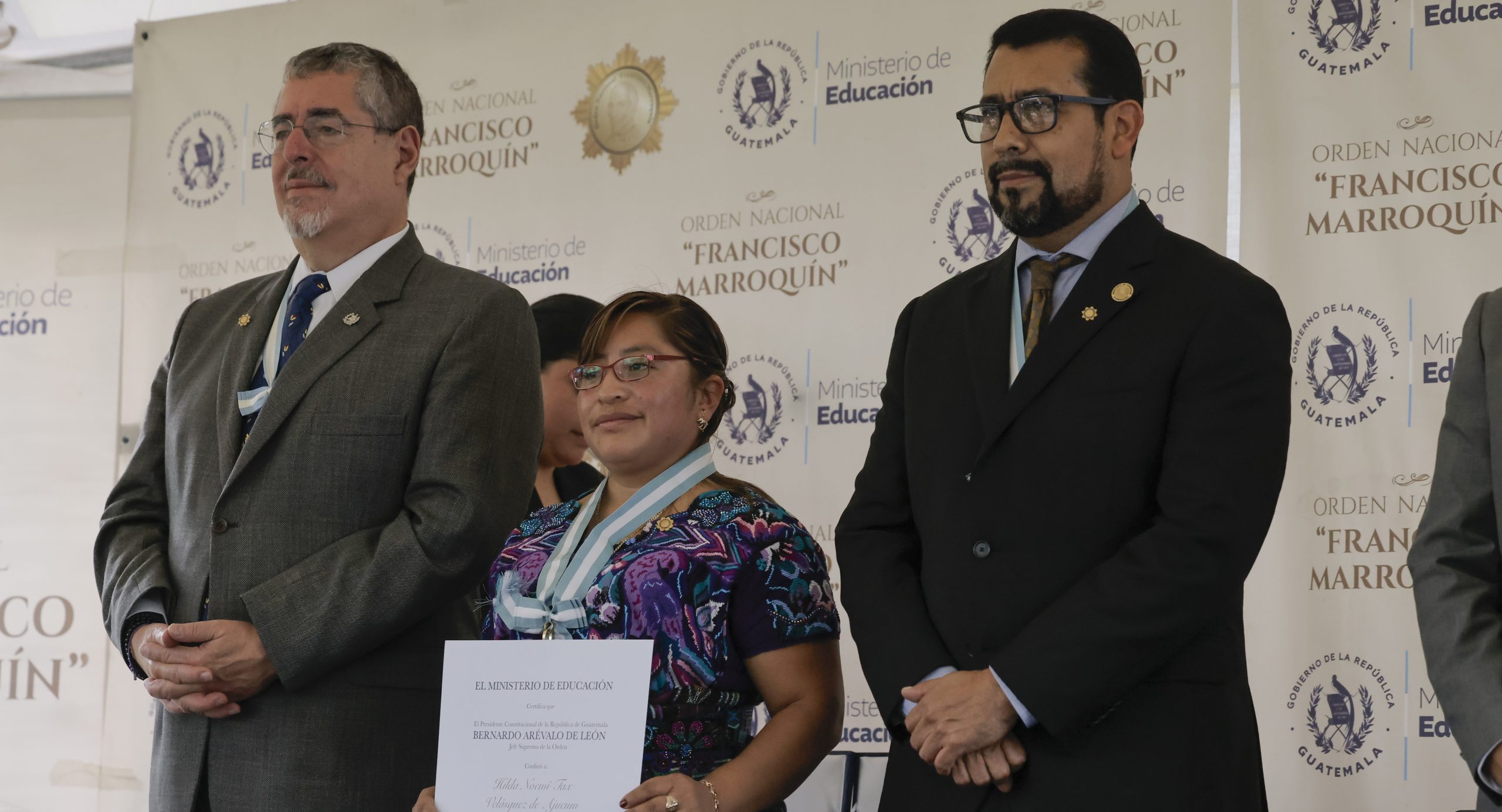 Presidente Arévalo reconoce a maestros distinguidos
