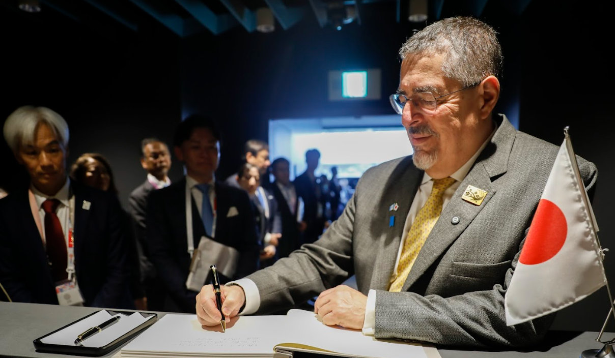 Presidente Bernardo Arévalo realiza gira de trabajo en Japón en busca de inversiones para Guatemala