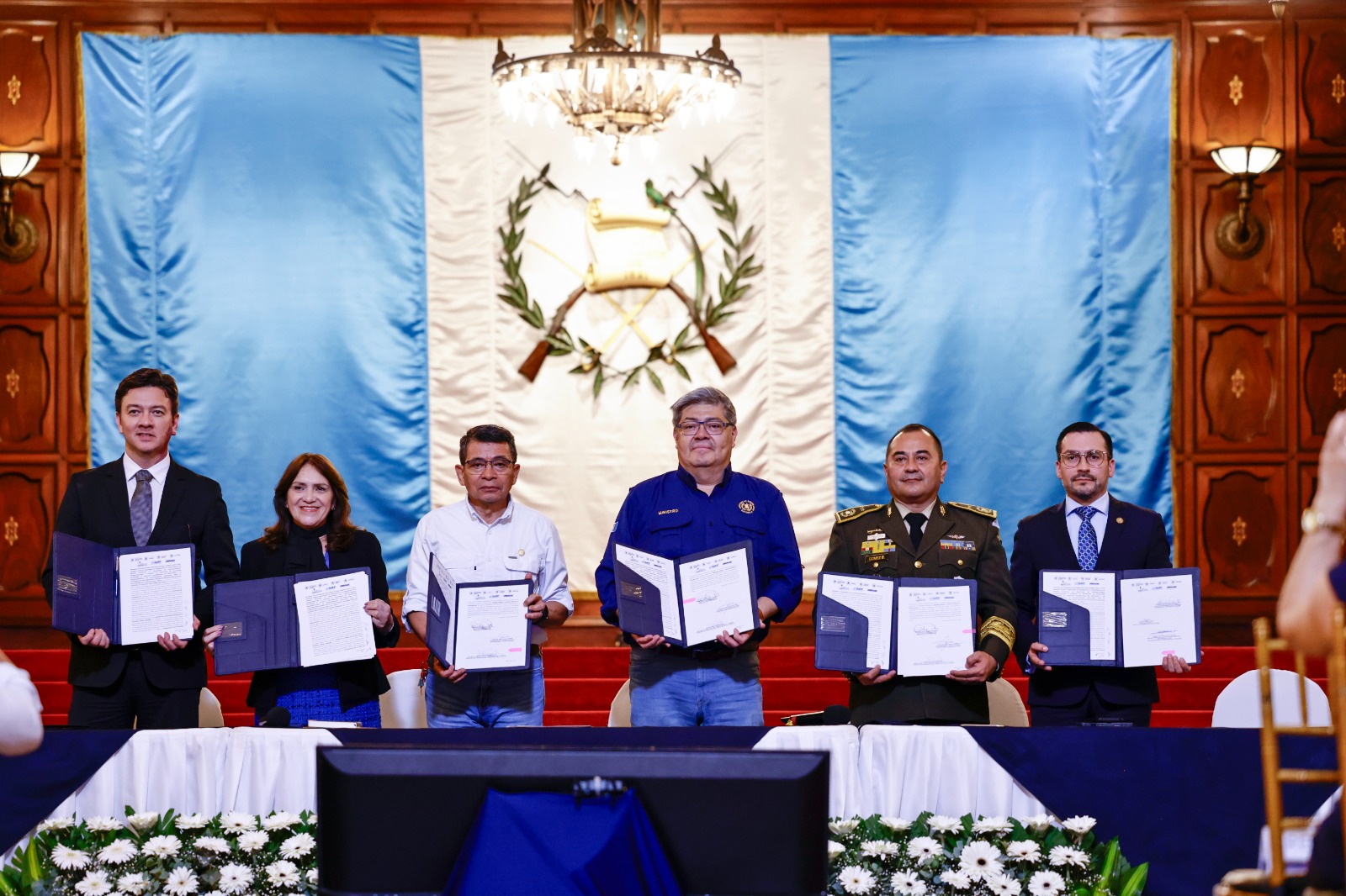Palacio Nacional fue escenario de un compromiso conjunto por el resguardo del espacio aéreo nacional. / Foto: Alex Jacinto