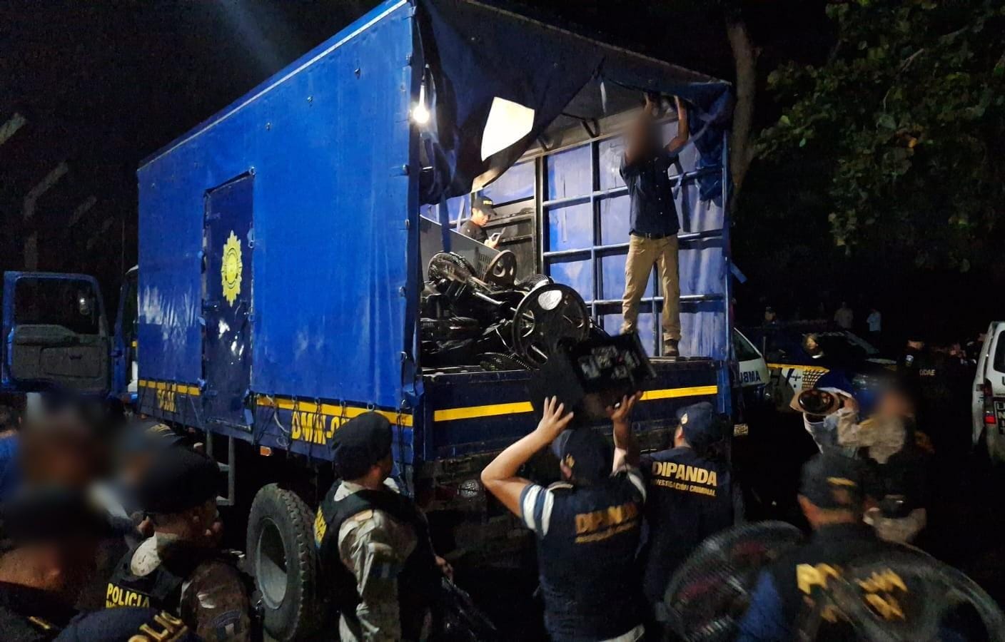 PNC incauta más de 180 objetos prohibidos en requisa en cárcel de Escuintla