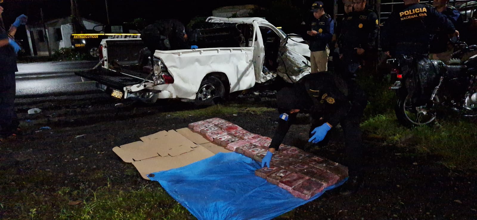 Picop accidentado llevaba oculto un cargamento de cocaína