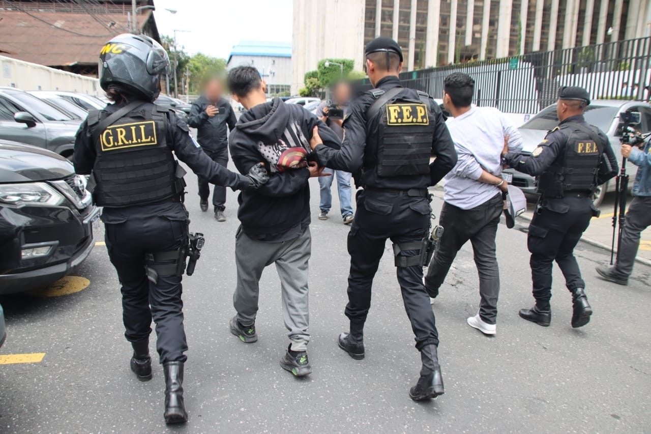 PNC evita ataque armado y captura a presuntos pandilleros del Barrio 18