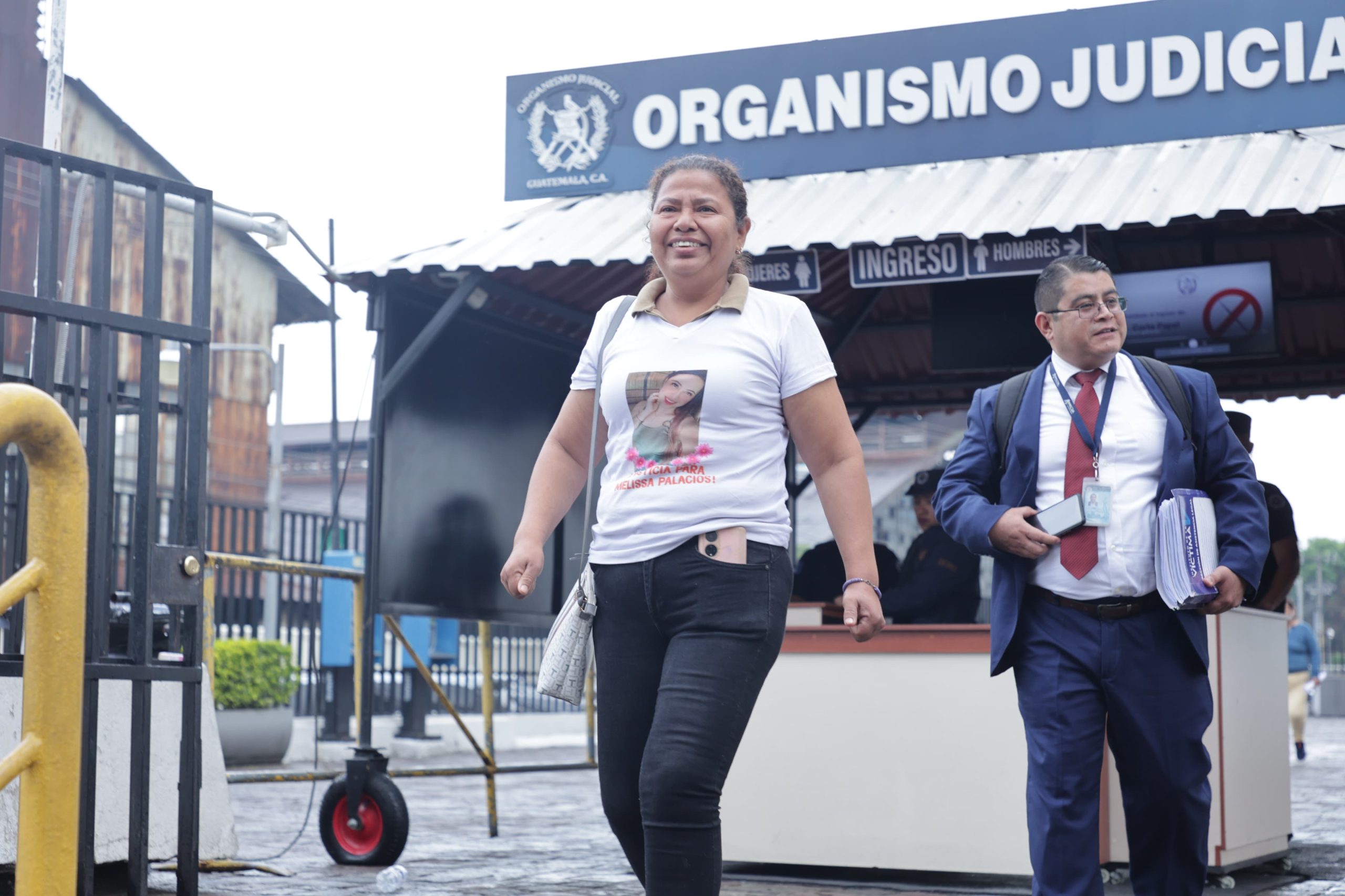 Anabella Chacón tras recibir la noticia sobre el caso de su hija Melisa Palacios. / Foto: Instituto de la Víctima.