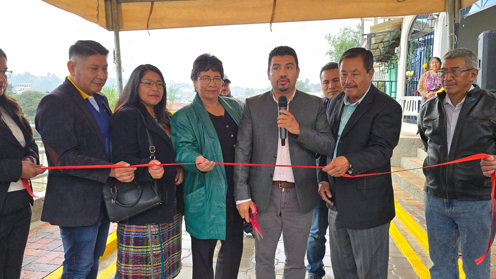 Inauguran obra vial que mejora la calidad de vida de los vecinos de Olintepeque