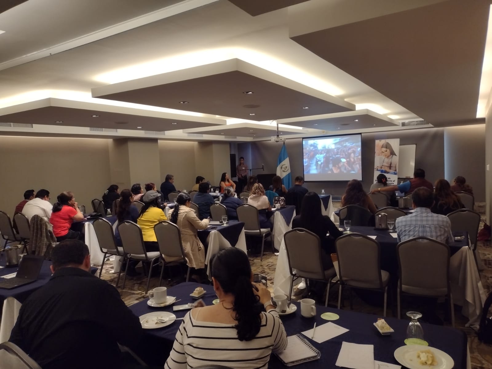 Emprendedores guatemaltecos fortalecen sus capacidades en visión empresarial. / Foto: Mineco.