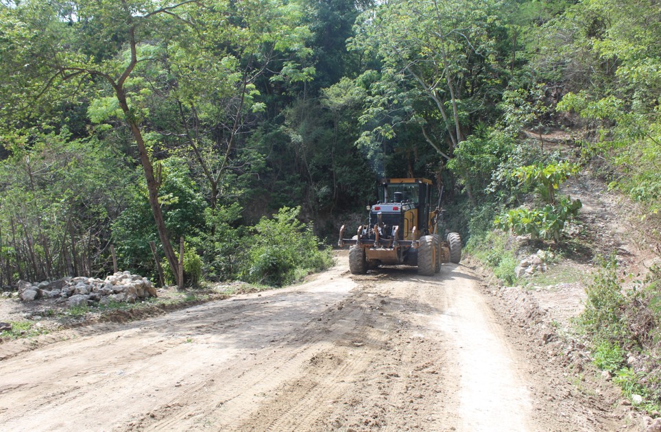 Arrancan los trabajos de mejoramiento de camino rural en San Juan Ermita