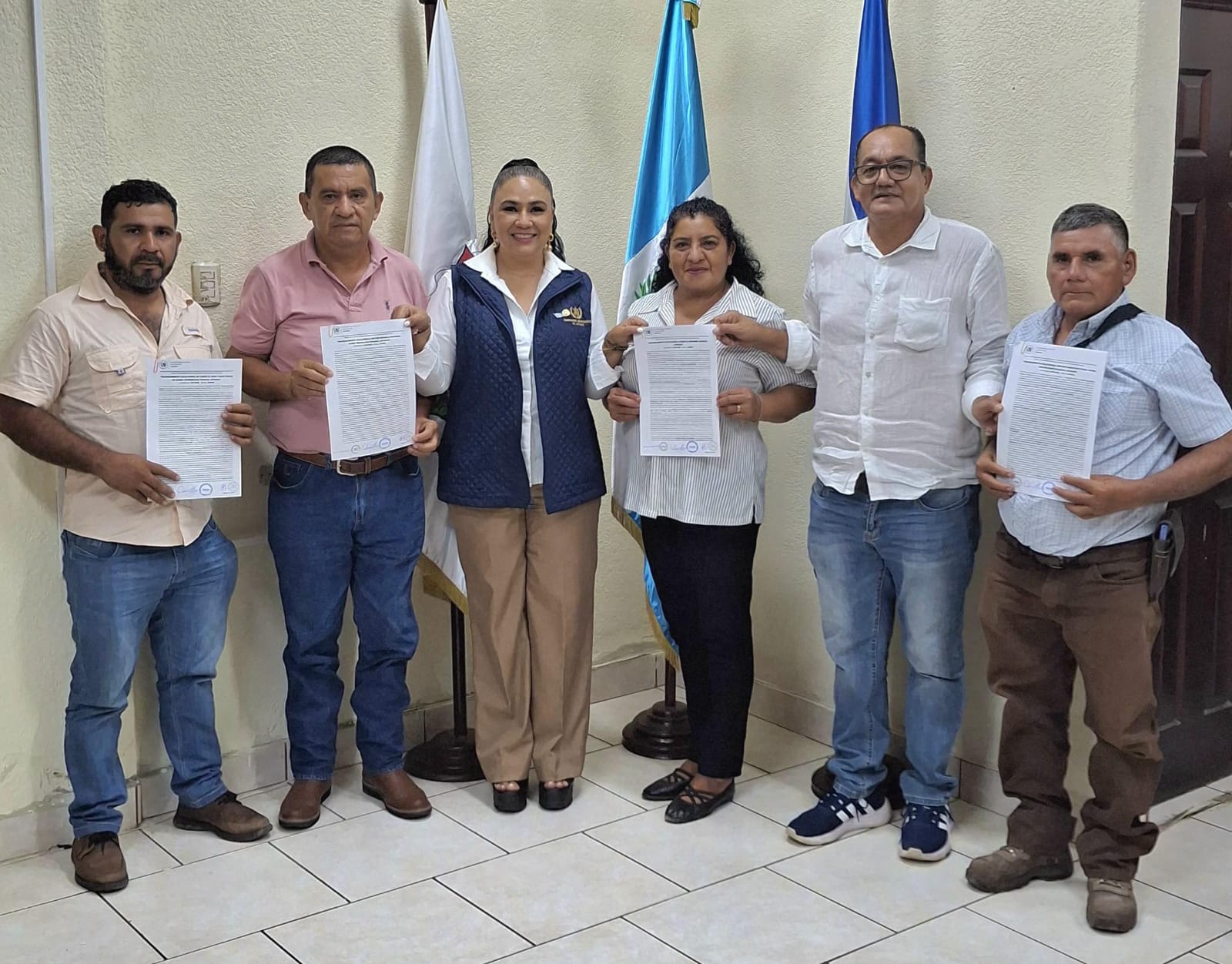 Suscriben convenio para el mejoramiento de camino rural en Pasaco, Jutiapa