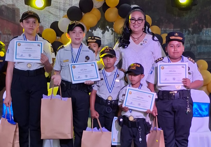 PNC fomenta valores cívicos con la niñez del Jutiapa