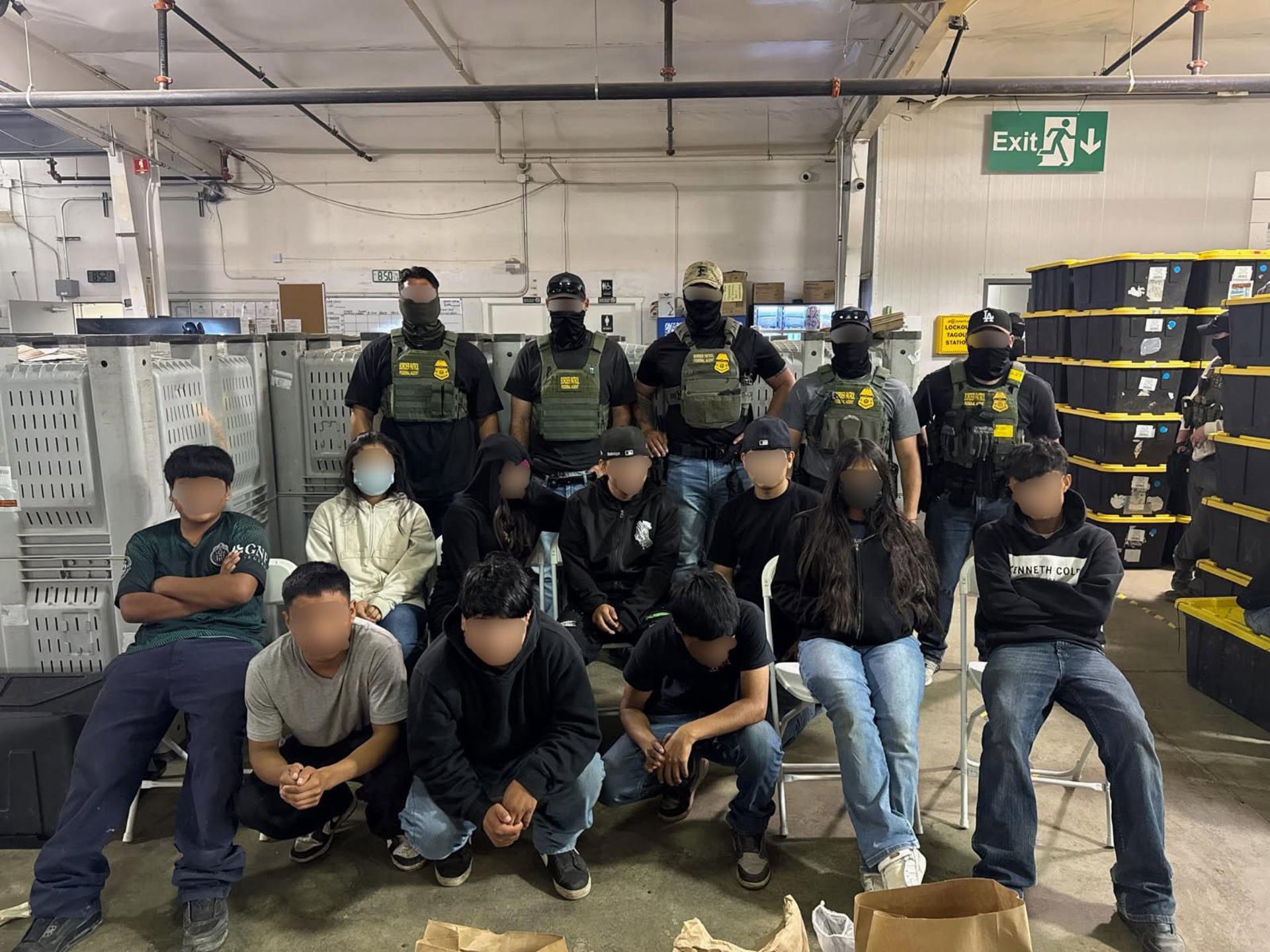 Diez menores de edad entre los detenidos en la redada contra migrantes en una granja de cannabis legal estatal en California. / Foto: EFE.