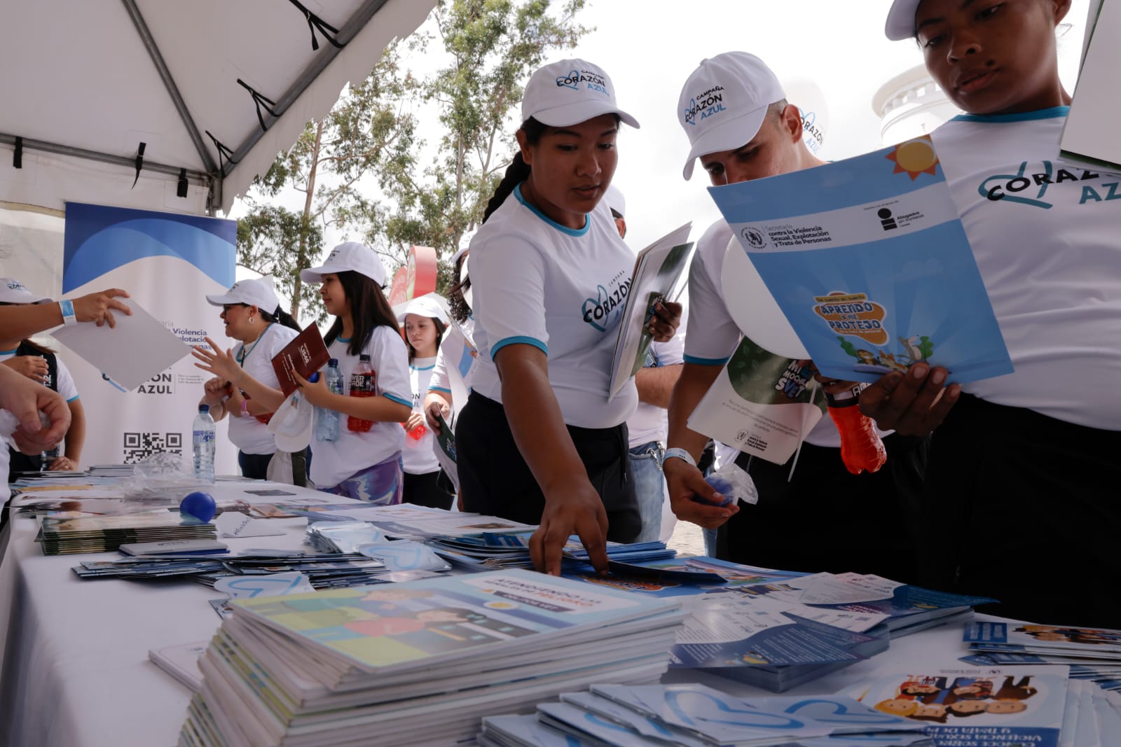 Más de 200 guatemaltecos participaron en caminata Corazones Unidos por la Libertad