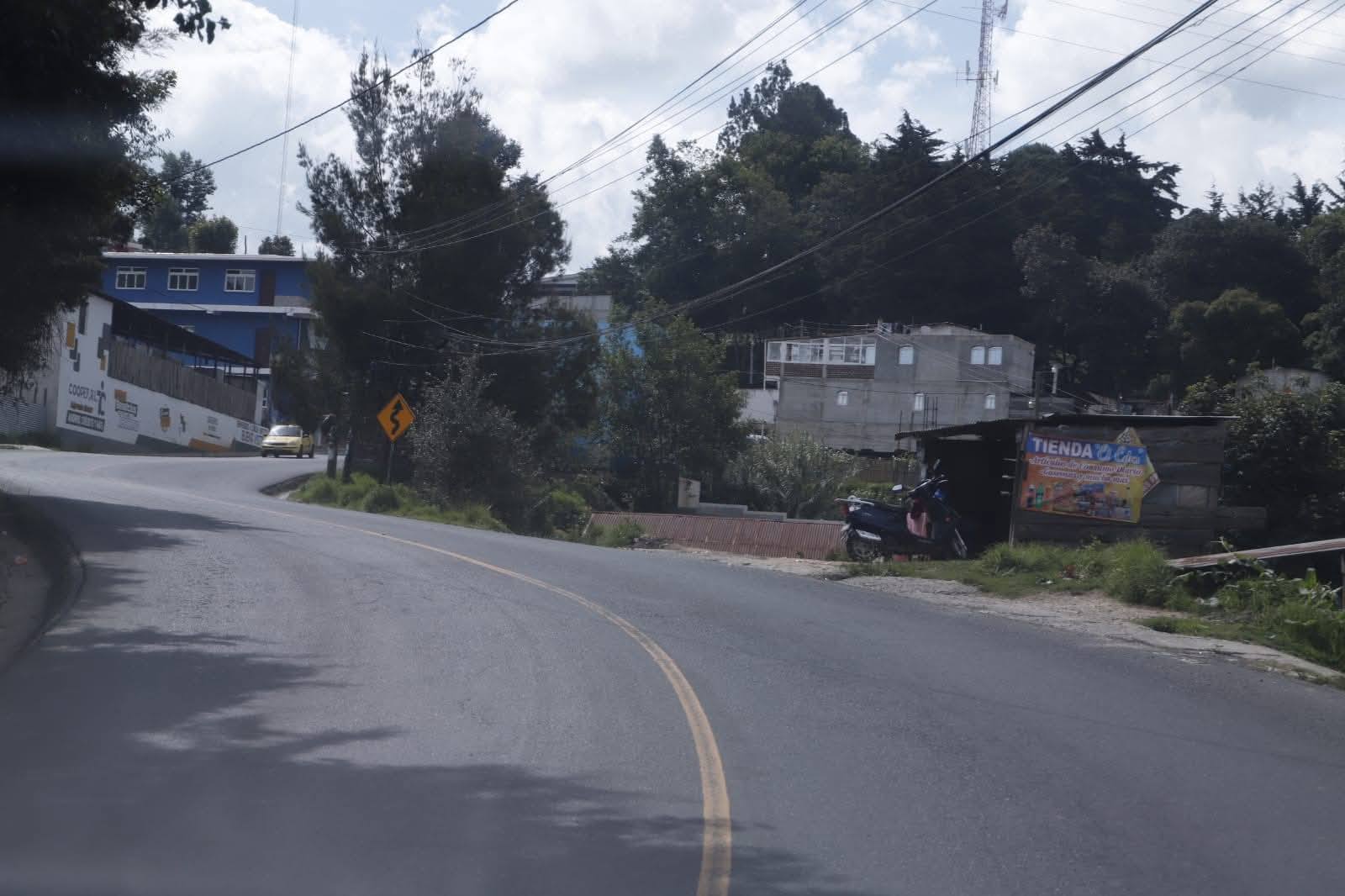 Supervisan avances de tramos clave para el desarrollo vial de Sololá
