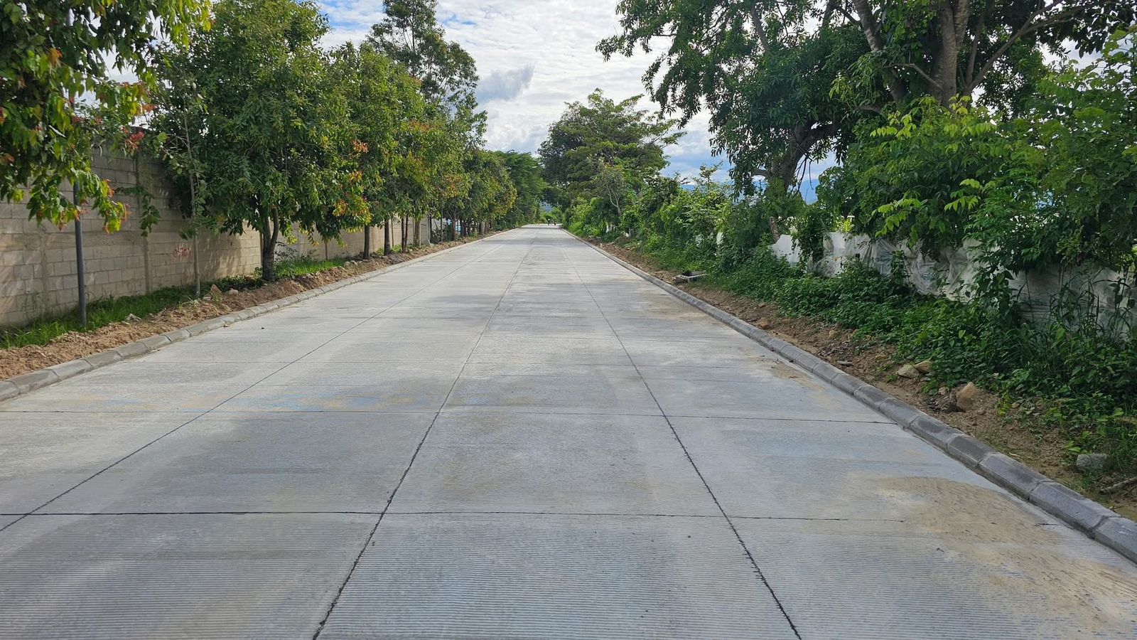 Calle El Espinalar en Monjas recibe segunda fase de mejoramiento con concreto hidráulico