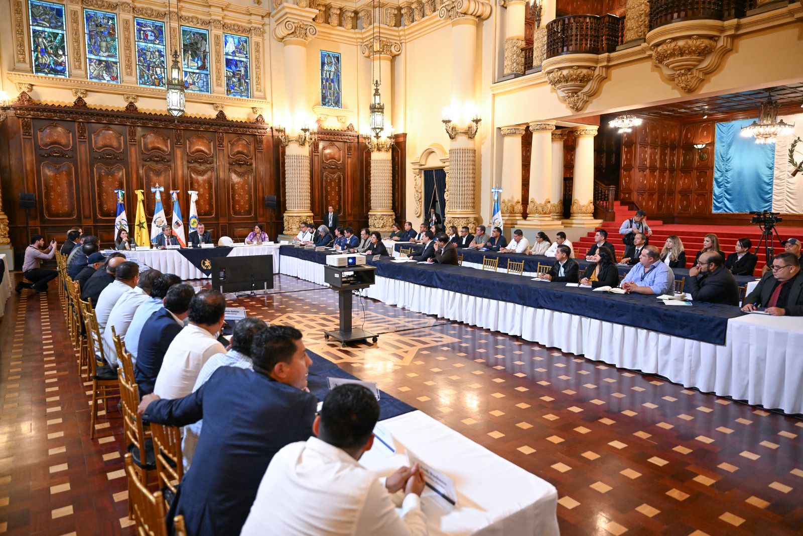 Presidente Arévalo abre serie de reuniones con alcaldes para decidir proyectos de desarrollo