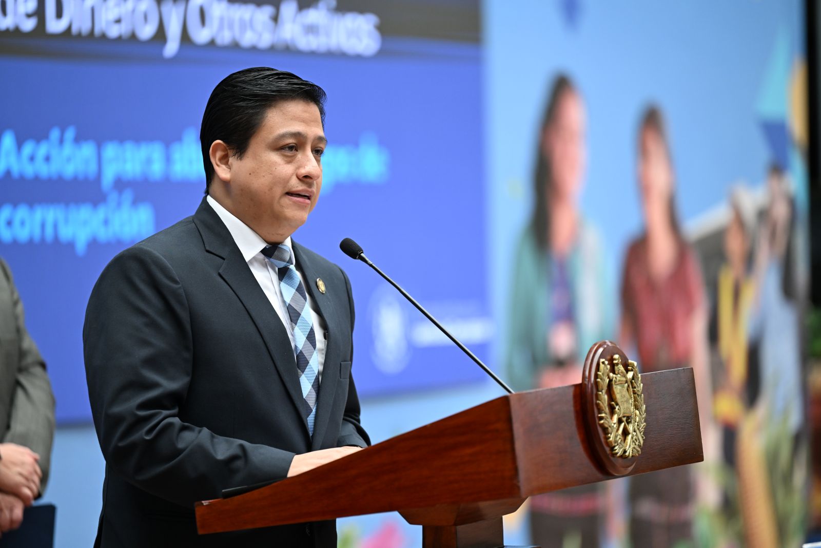 Julio Flores: “Esta nueva iniciativa de ley antilavado de dinero cumple con los estándares necesarios”