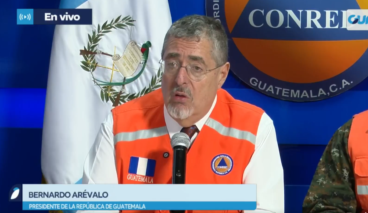 Presidente asiste a conferencia de prensa desde Conred tras sismos./Foto: Conred.