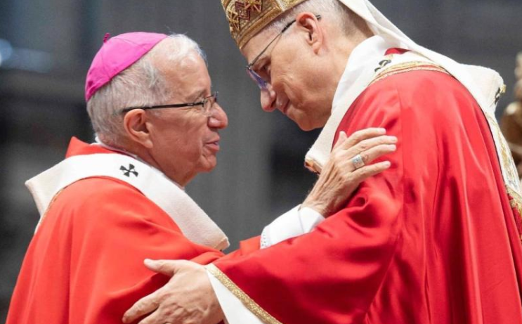 El Papa León XIV entregó el palio arzobispal a Monseñor Víctor Hugo Palma Paúl