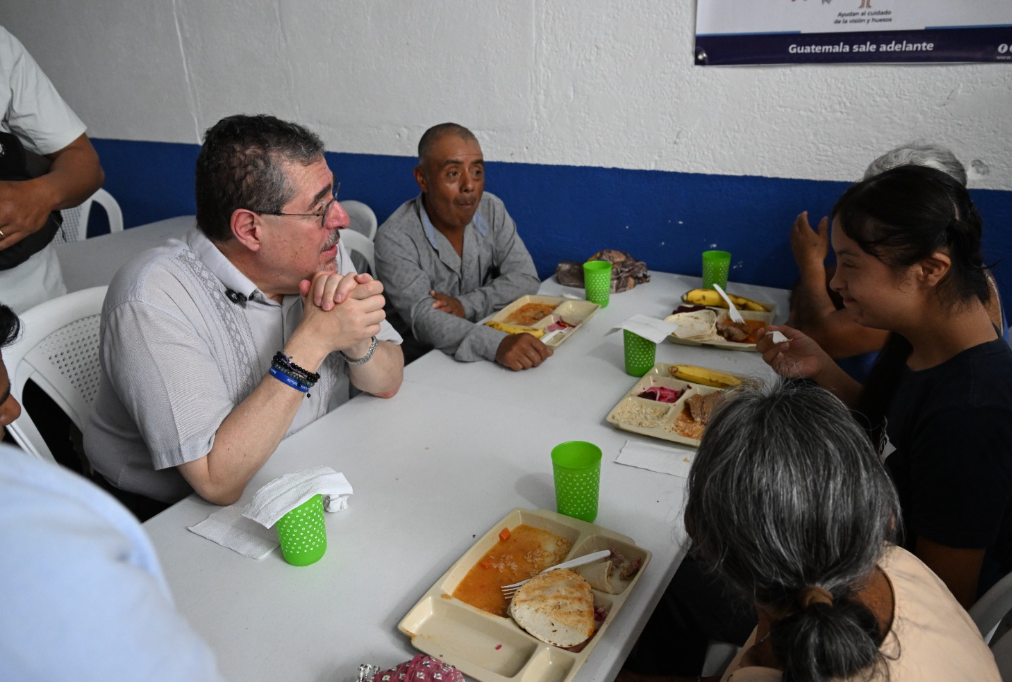Presidente Arévalo supervisa comedor social en San Jerónimo, Baja Verapaz