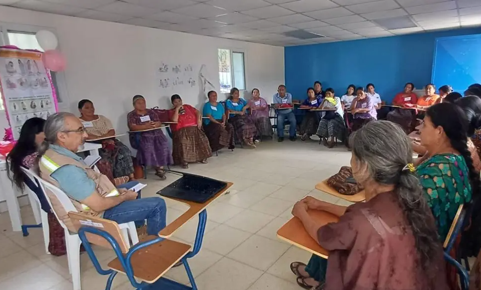 Más de 160 comadronas participaron en Diálogos Interculturales del Proyecto Crecer Sano. (Foto: MSPAS)