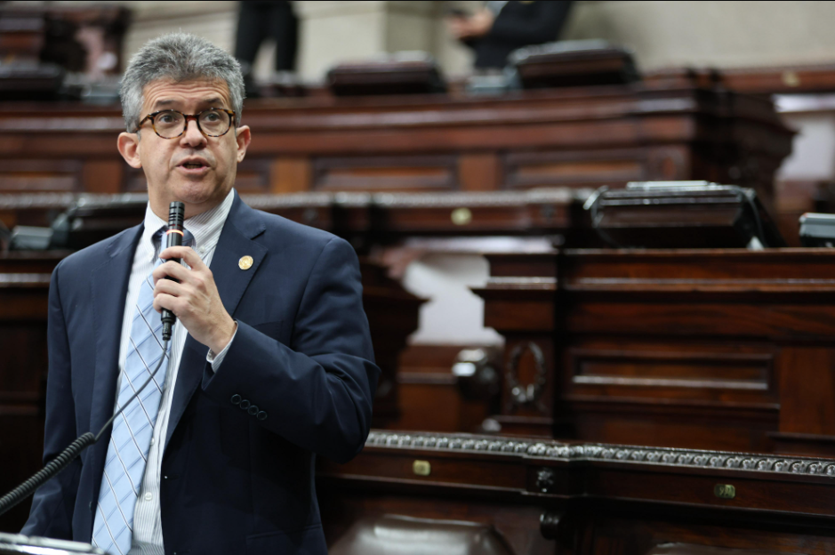 Congreso no avanza en interpelación al ministro de Salud por ausencia de diputados