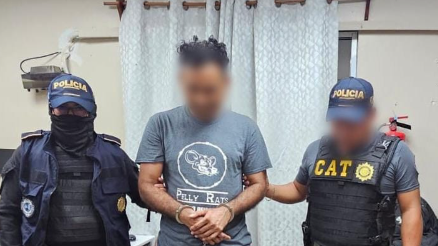 Dos peligrosos pandilleros salvadoreños fueron entregados a su país. / Foto: PNC