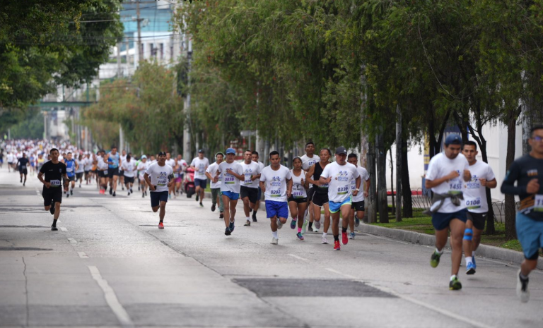Más de mil corredores participan en la “Carrera Nacional Policía por la Paz 10K”