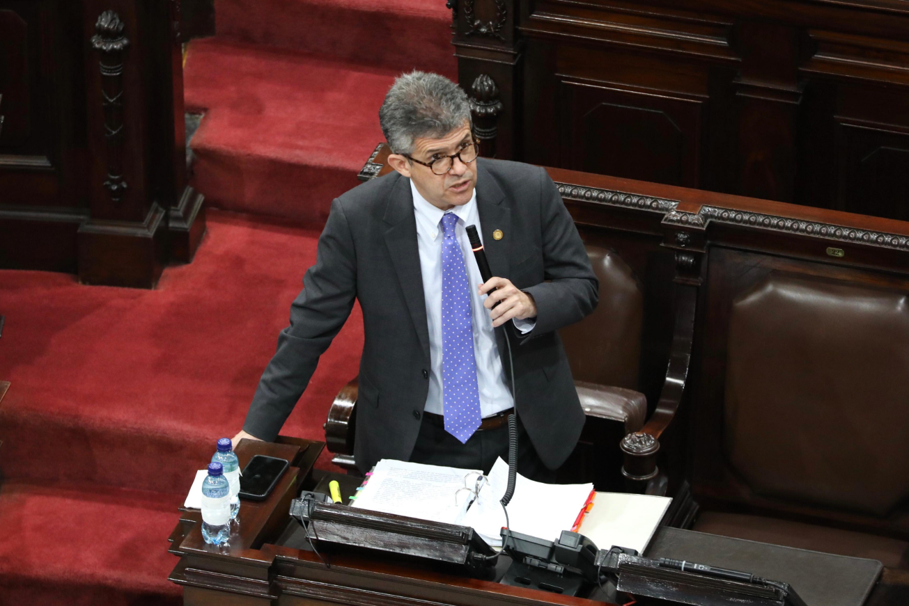 Interpelación al ministro de Salud lleva cuatro meses con avances lentos por falta de “quorum”