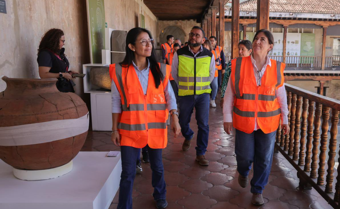 Ministra de Cultura evaluó los daños en el patrimonio cultural en Antigua Guatemala./Foto: MCD.