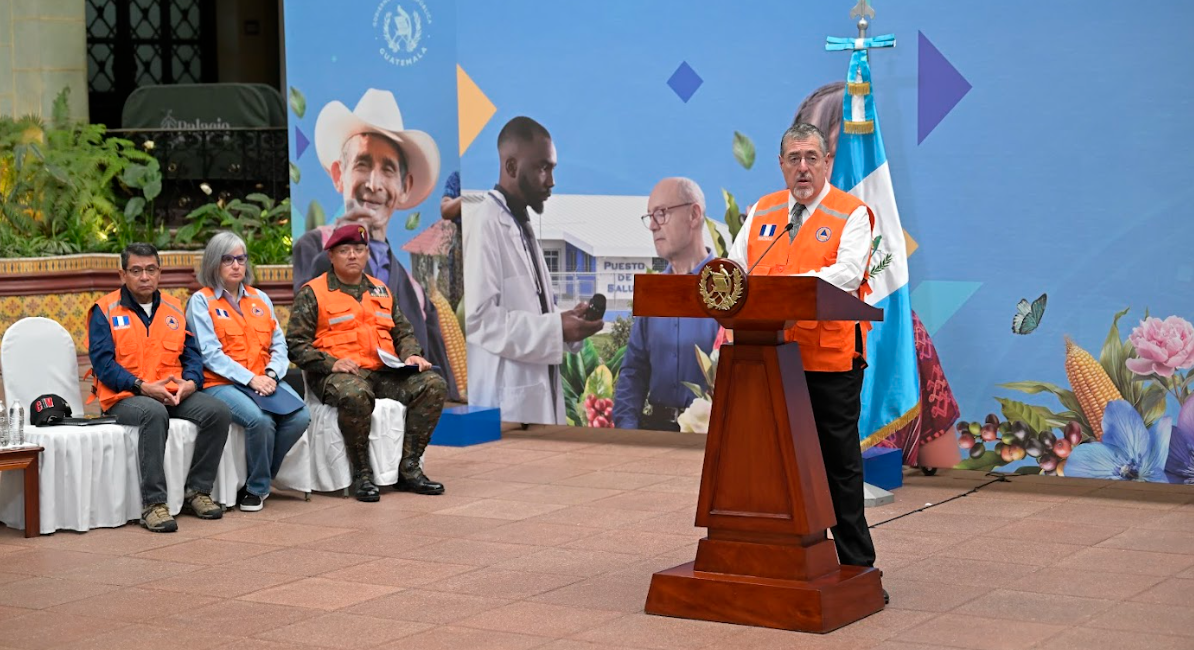 Presidente agradece a cuerpos de socorro y de seguridad por su trabajo incansable para proteger al pueblo de Guatemala
