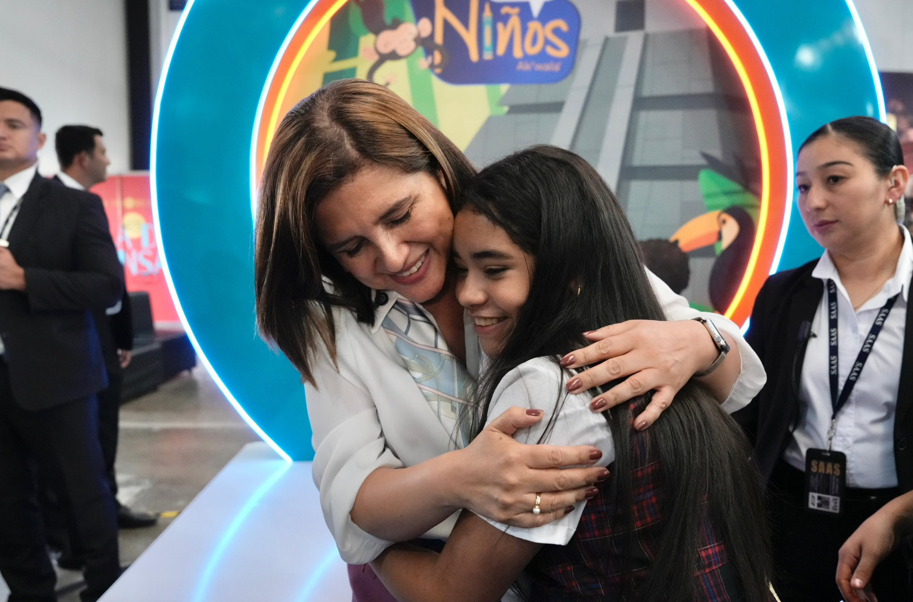 Vicepresidenta Karin Herrera participó en el diálogo de Filgua: “Pequeñas científicas, grandes sueños”