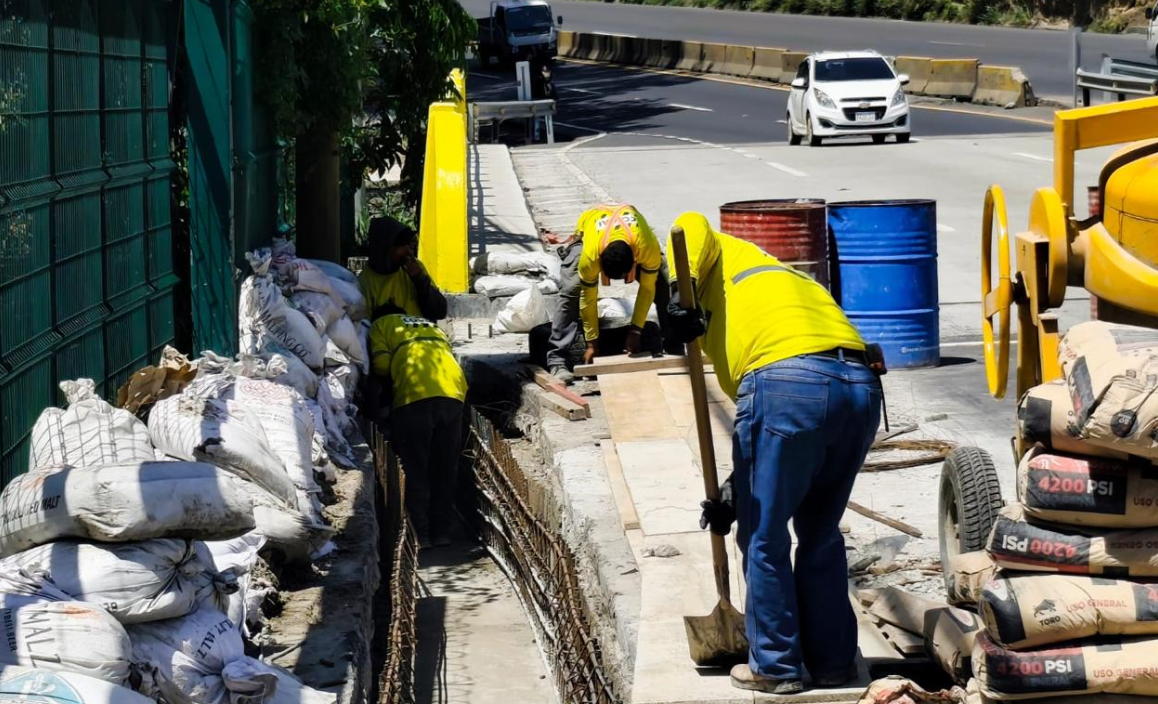 Covial trabaja en el sistema de drenaje del nuevo puente en Villa Nueva. / Foto: CIV.