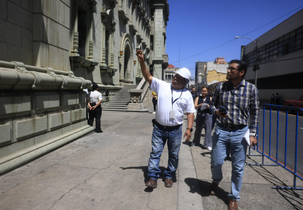 Cultura evalúa daños en el Palacio Nacional luego del retiro de las champas a sus alrededores