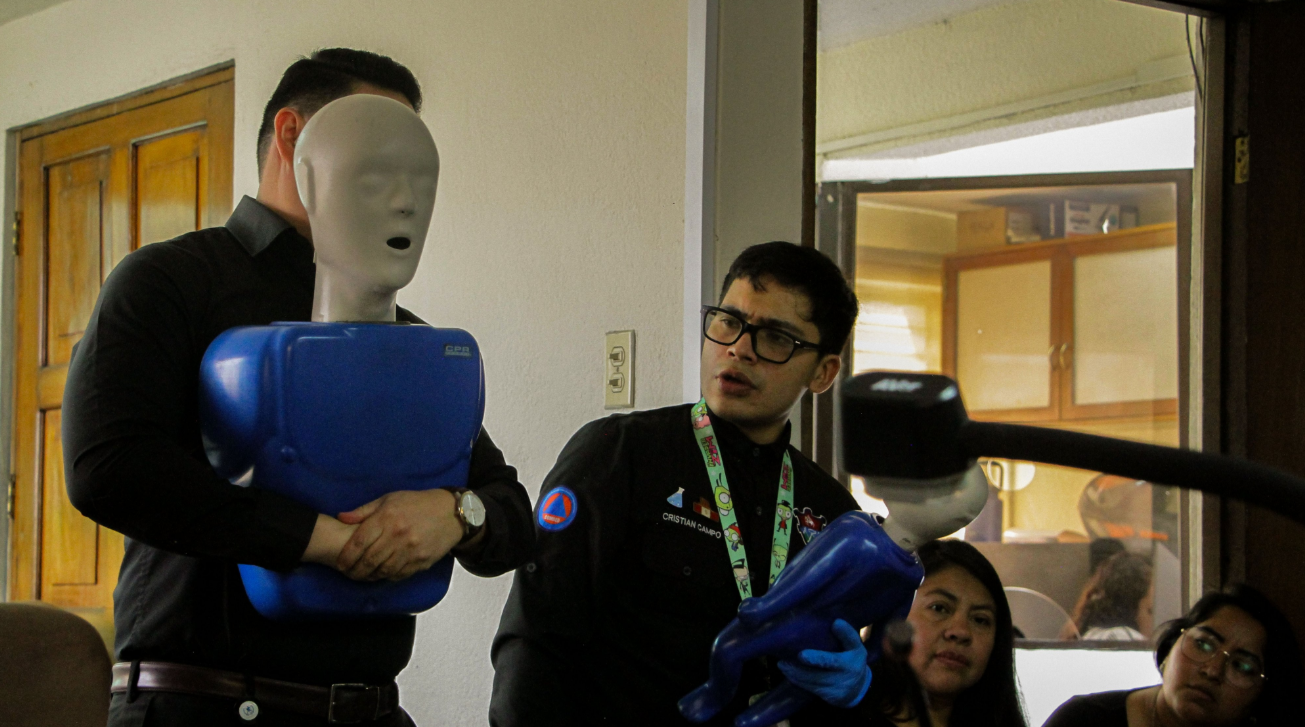 Adolescentes de medidas socioeducativas inician taller de primeros auxilios