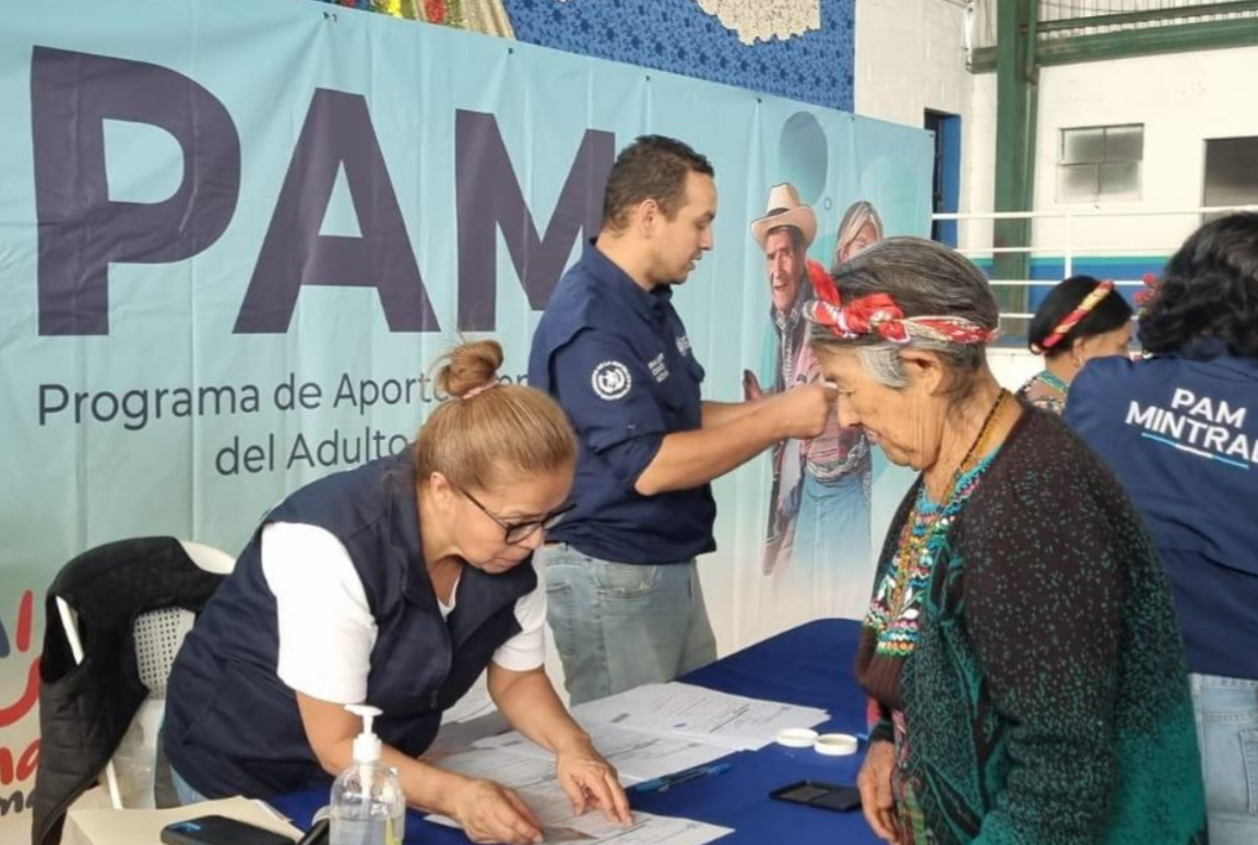 Mintrab Programa del Aporte Económico del Adulto Mayo avanza en Huehuetenango y Baja Verapaz./Foto: Mintrab.