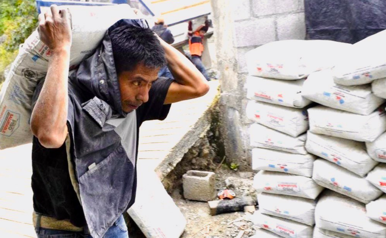 Mides continúa cementando pisos de tierra./Foto: Mides.