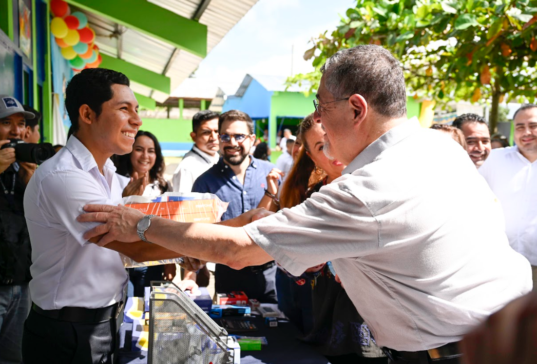 Mineduc ha entregado Valija Didáctica al 85 % de docentes. (Foto: archivo, Álvaro Interiano)
