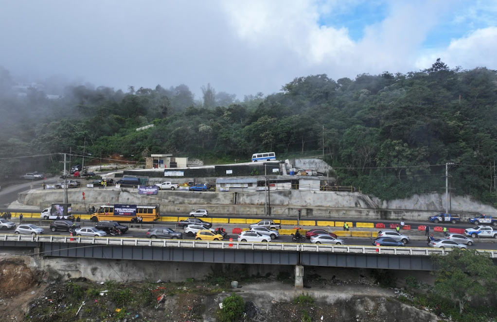 Presidente participa en entrega de obra del km 11.5 de la ruta a El Salvador