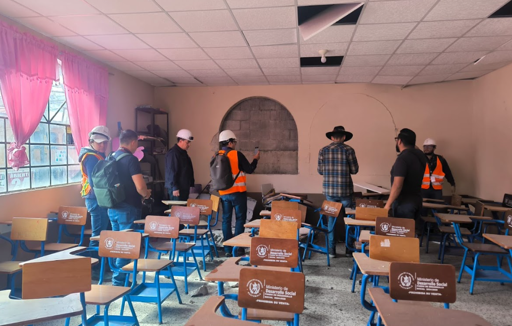 UCEE evalúa daños en escuelas de Santa María de Jesús. / Foto: CIV.