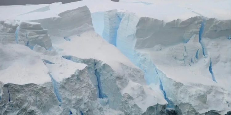 Datan por primera vez la erupción de la que emergió el volcán más activo de la Antártida