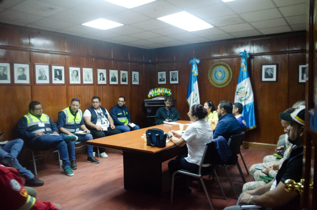 Dan seguimiento a la alerta ambiental por malos olores en zona 12 y Villa Nueva