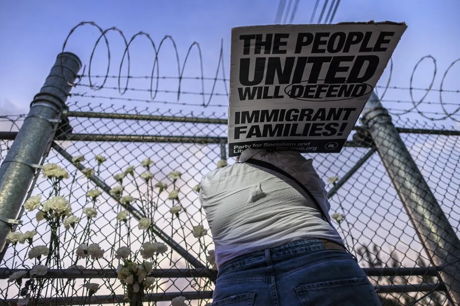 El 56 % de estadounidenses desaprueba la gestión migratoria de Trump