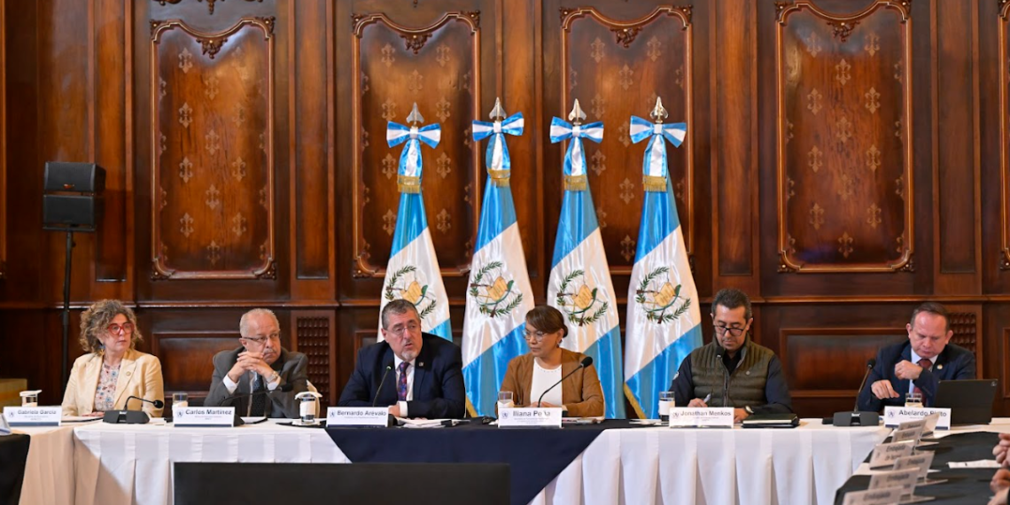 Presidente Arévalo estudia programas de desarrollo con comunidad internacional