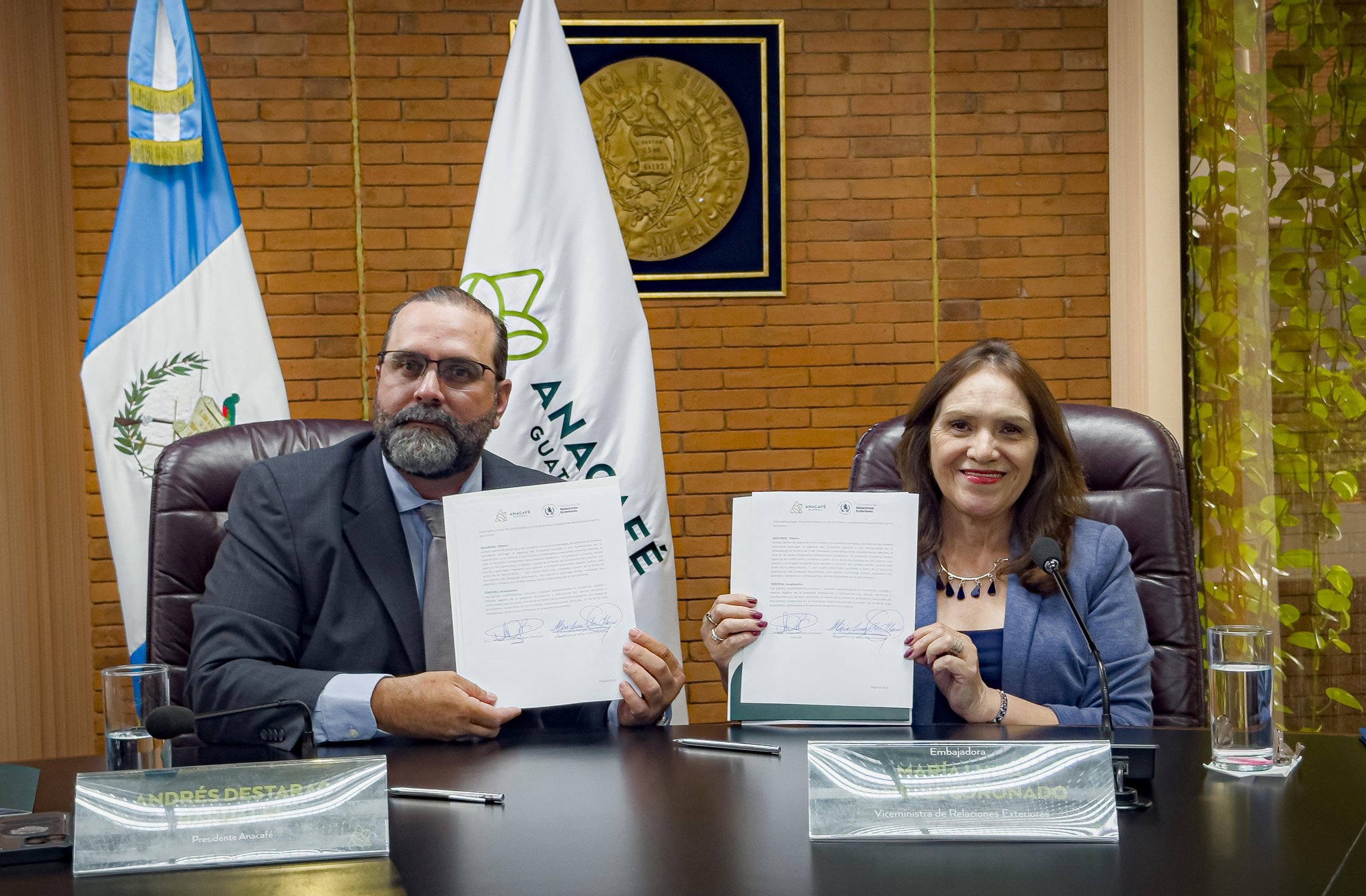 Minex y Anacafé prorrogan convenio de cooperación interinstitucional