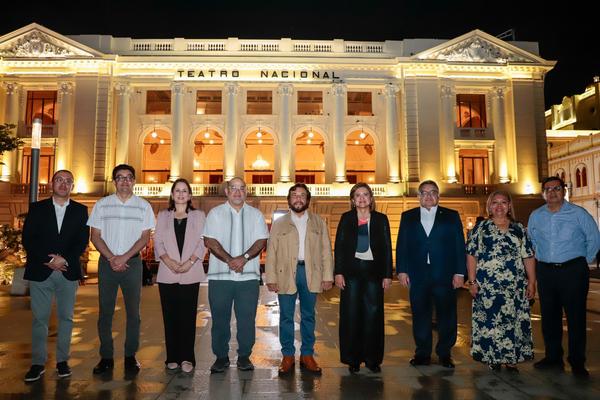 Vicepresidenta Karin Herrera efectúa visita oficial a El Salvador