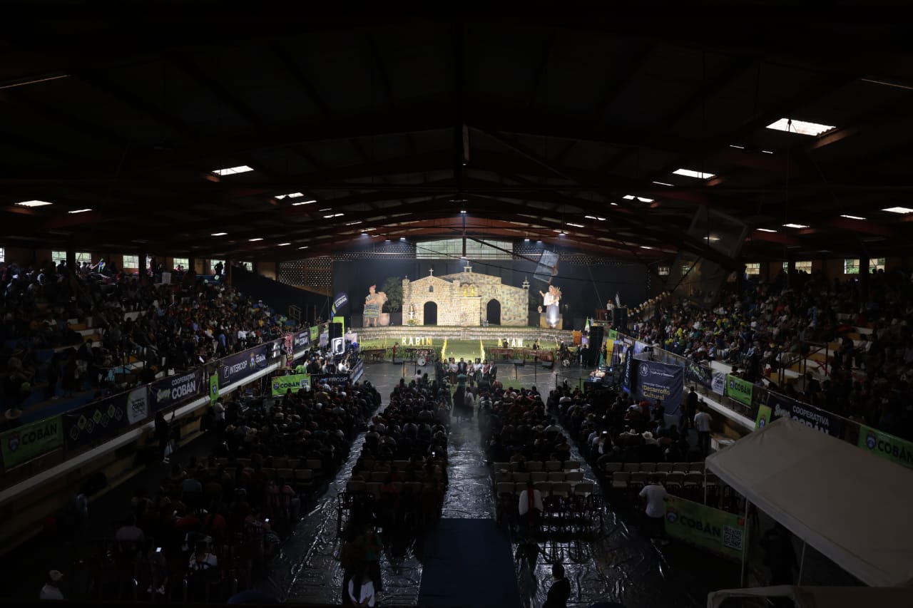 La esperada coronación se llevó a cabo el sábado 26 de julio, cumpliendo con la costumbre de celebrarla el último sábado del mes. / Foto: Noé Pérez